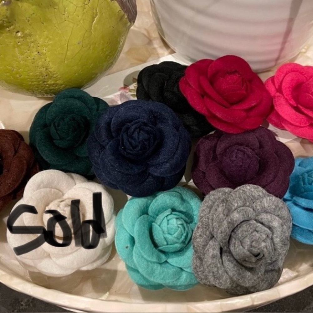 Handmade camellia brooch NWT